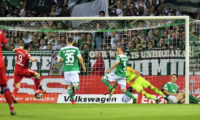 Robert Lewandowski pone a delante a Bayern Munich en su visita al Werder Bremen