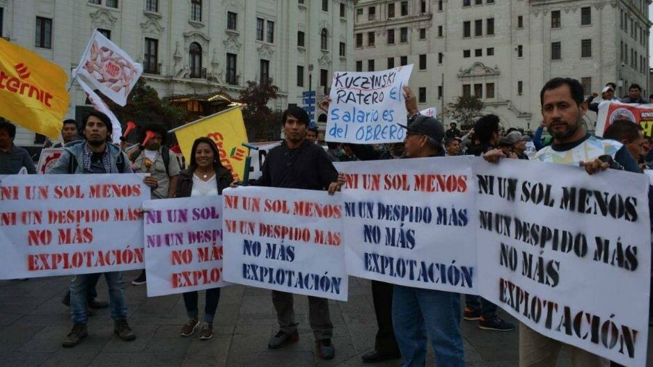 #NiUnSolMenos: Así se realiza la marcha contra reducción de sueldos.