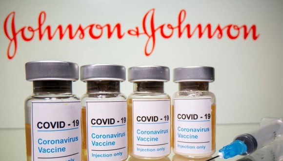 La vacuna de Johnson & Johnson contra el COVID-19 estuvo bajo la lupa por potenciales efectos secundarios. (Foto: Reuters)