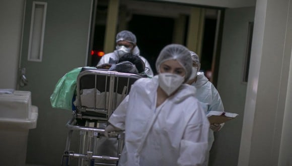 La variante brasileña del coronavirus puede infectar a quienes ya recibieron la vacuna china Coronavac, según estudio preliminar. (Foto: AFP)
