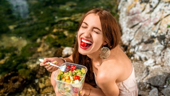 Existen alimentos que pueden liberar sustancias y activan ciertos neurotransmisores en tu cerebro que llegan a influir en tu nivel de bienestar. Foto: ¡Stock.