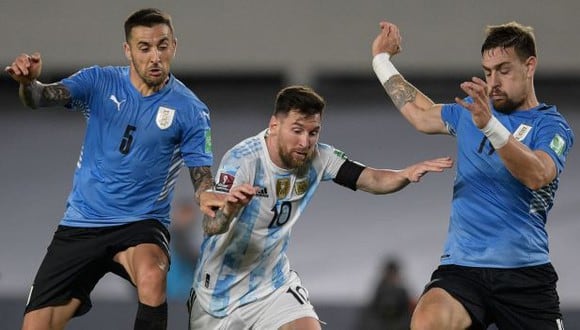 La camiseta que usará Argentina para chocar con la selección peruana. (Foto: AFP)