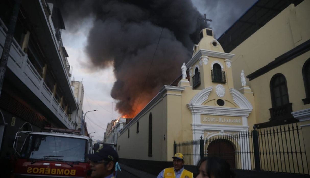 Cercado de Lima: se registra incendio Jirón Cusco en Mesa Redonda. (Fotos: José Rojas)
