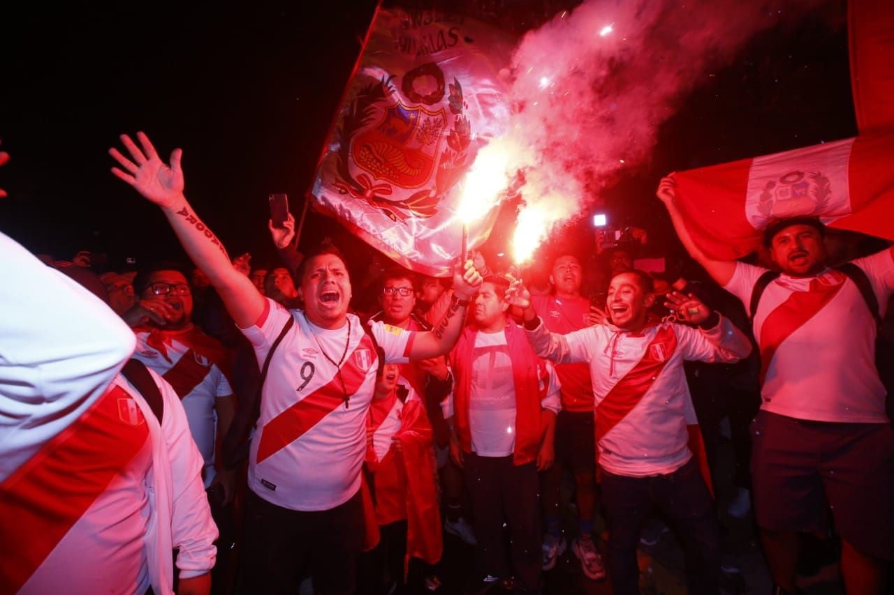 Perú vs Brasil: Espectacular banderazo de hinchas peruanos previo a la final de la Copa América 2019 (Foto: Francisco Neyra)