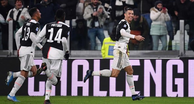 Juventus' Portuguese forward Cristiano Ronaldo (R) celebrates after opening the scoring during the Italian Serie A football match Juventus vs Parma on January 19, 2020 at the Juventus stadium in Turin. / AFP / Marco Bertorello