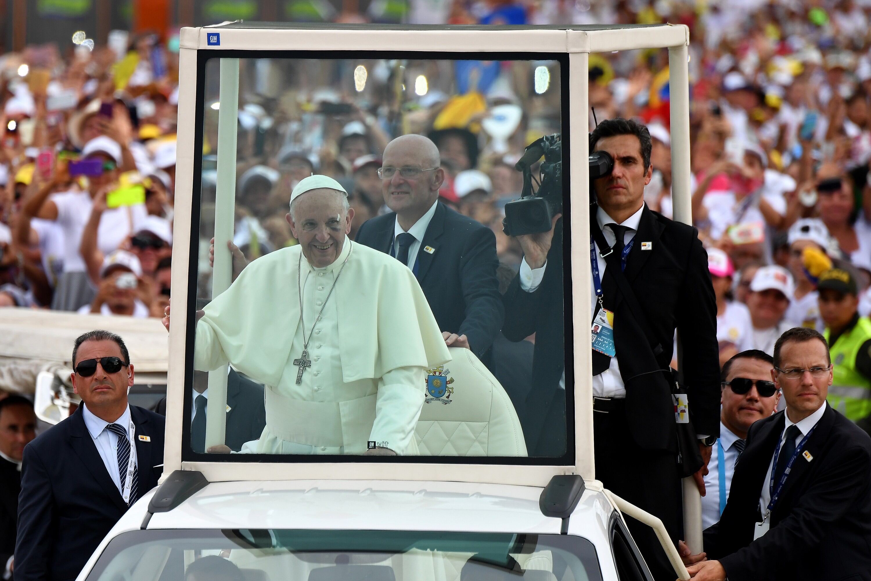El papa Francisco se despide de Colombia con tremendo mensaje de paz.