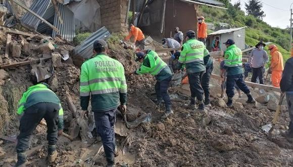 Huancavelica: Los vecinos alertaron que una casa de adobe fue sepultada por una avalancha de lodo y piedra. (Foto: PNP