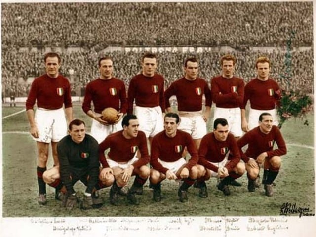 El 4 de mayo de 1949 murieron 22 miembros del equipo italiano de fútbol Torino, en Turín, Italia.