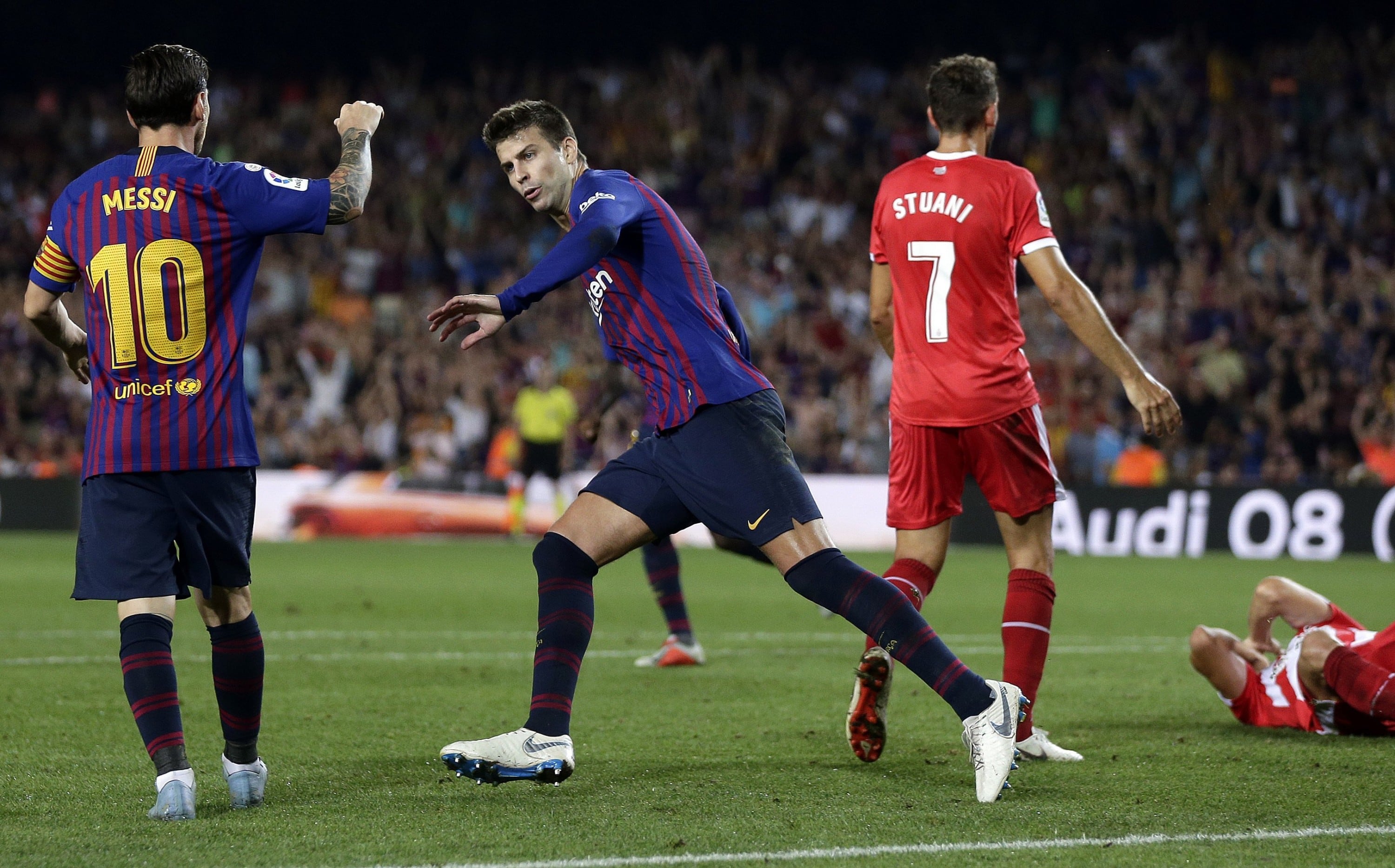 Gerard Piqué Pone el empate para Barcelona en el Camp Nou.