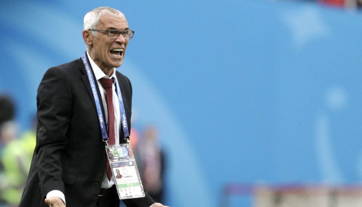 Héctor Cúper, entrenador de Egipto, se molestó en la derrota de su equipo ante Rusia. (Fotos: Agencias)