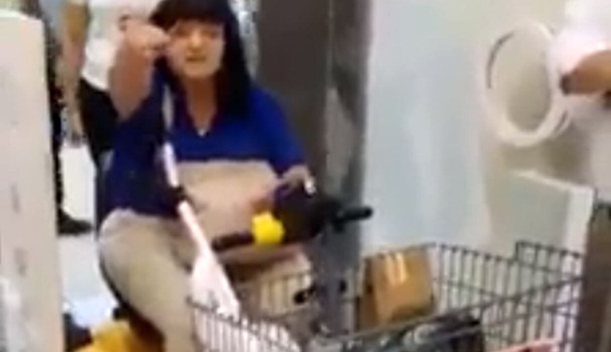 Chilena golpea y humilla a trabajadora venezolana. Foto: Captura de pantalla de video de Facebook