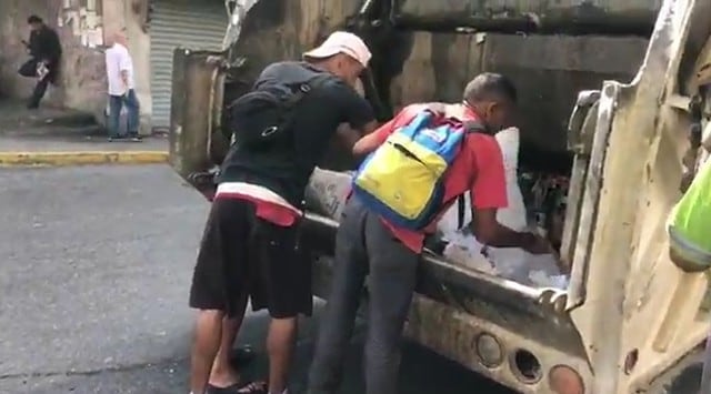 Venezolanos comiendo basura: Este es el video que molestó a Nicolás Maduro