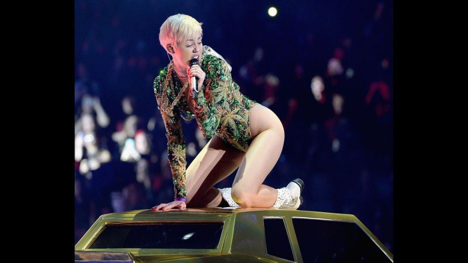 Woody Allen reclutó a Miley Cyrus en lo que será su primera serie para Amazon. (Fotos: Agencias/Instagram)