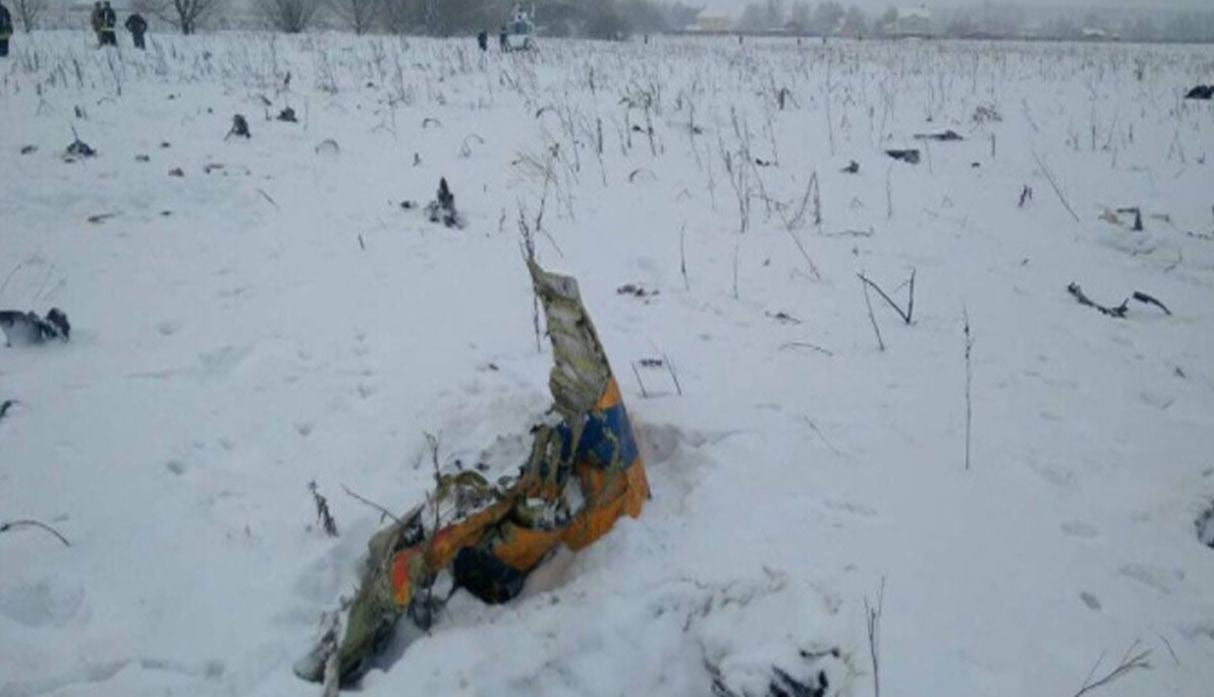 Accidente aéreo en Rusia dejó 71 personas fallecidas, entre ellas, tres niños.