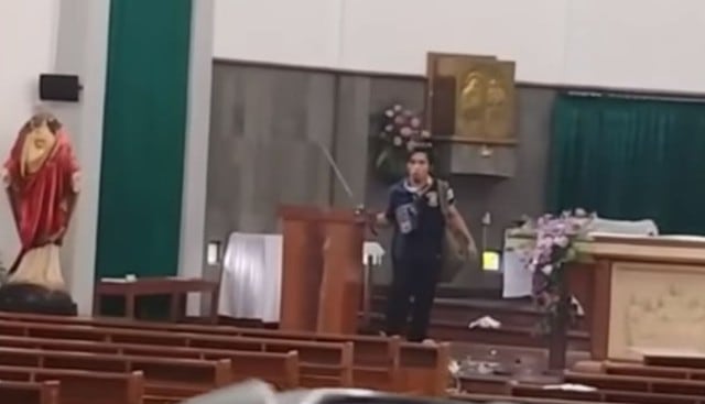 Joven entra a iglesia con espada, hiere a cinco personas y destruye imágenes religiosas