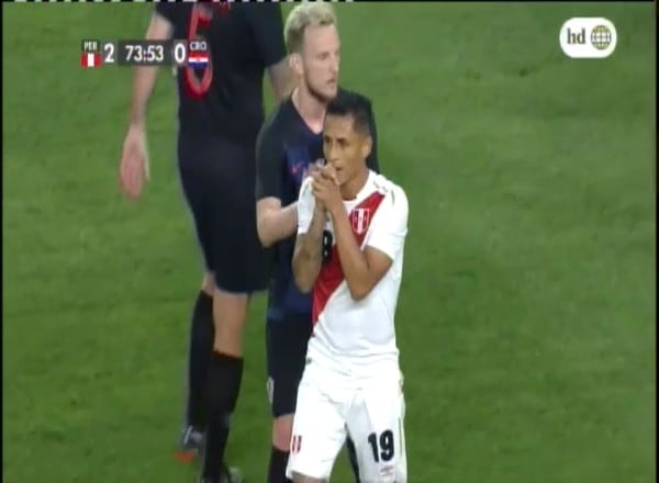 Yoshimar Yotún fue expulsado en el minuto de 73' del encuentro amistoso entre Perú y Croacia.