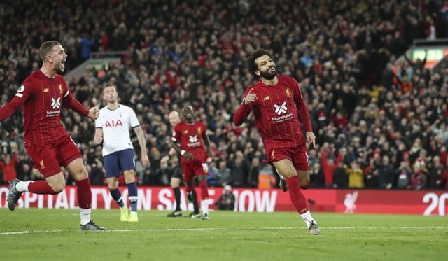 Liverpool remontó 2-1 a Tottenham con gol de Salah y sigue como líder de la Premier League