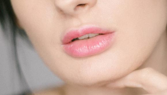 Lucir unos labios irresistibles y bien hidratados es posible con este remedio casero de belleza. (Foto: Pexels)