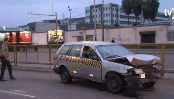 El accidente ocurrió a las 04:30 a.m., y al lugar llegaron unas cinco unidades de los Bomberos. (Captura: TV Perú Noticias)