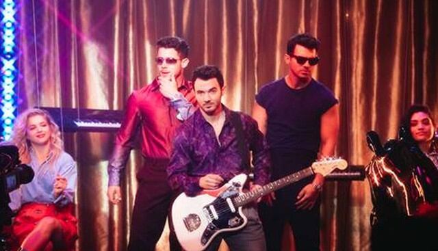 Los Jonas Brothers estrenan videoclip de su tema “Only Human” al estilo retro