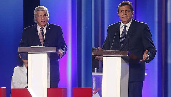 Alan García y Fernando Olivera frente a frente en el debate del 2016.