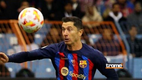 Robert Lewandowski anota el 1-0 para Barcelona (Foto AFP)