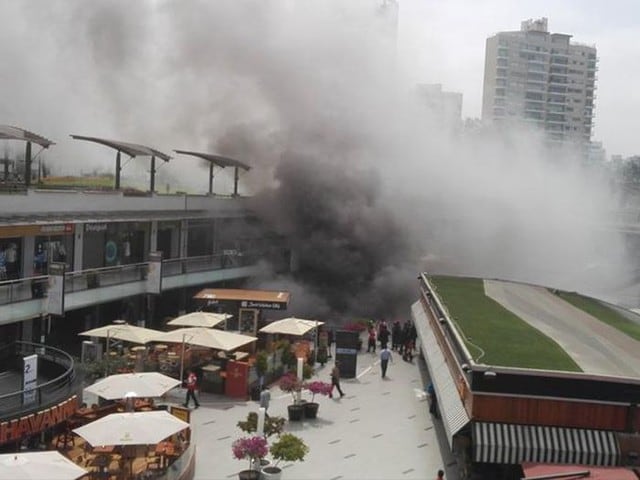 Incendio en centro comercial Larcomar.