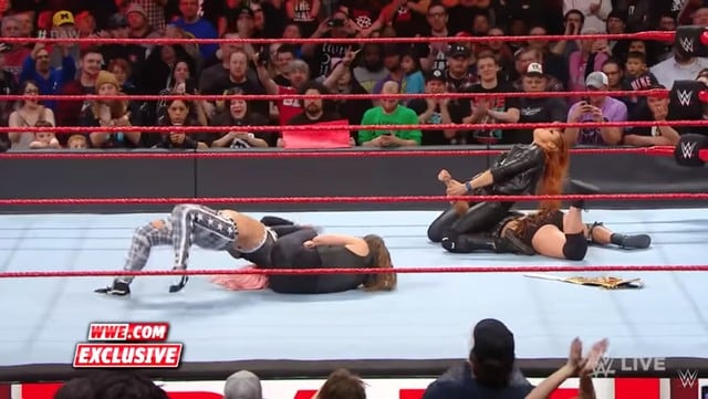 Becky y Ronda Rousey unieron fuerzas después de la transmisión de RAW. (WWE)