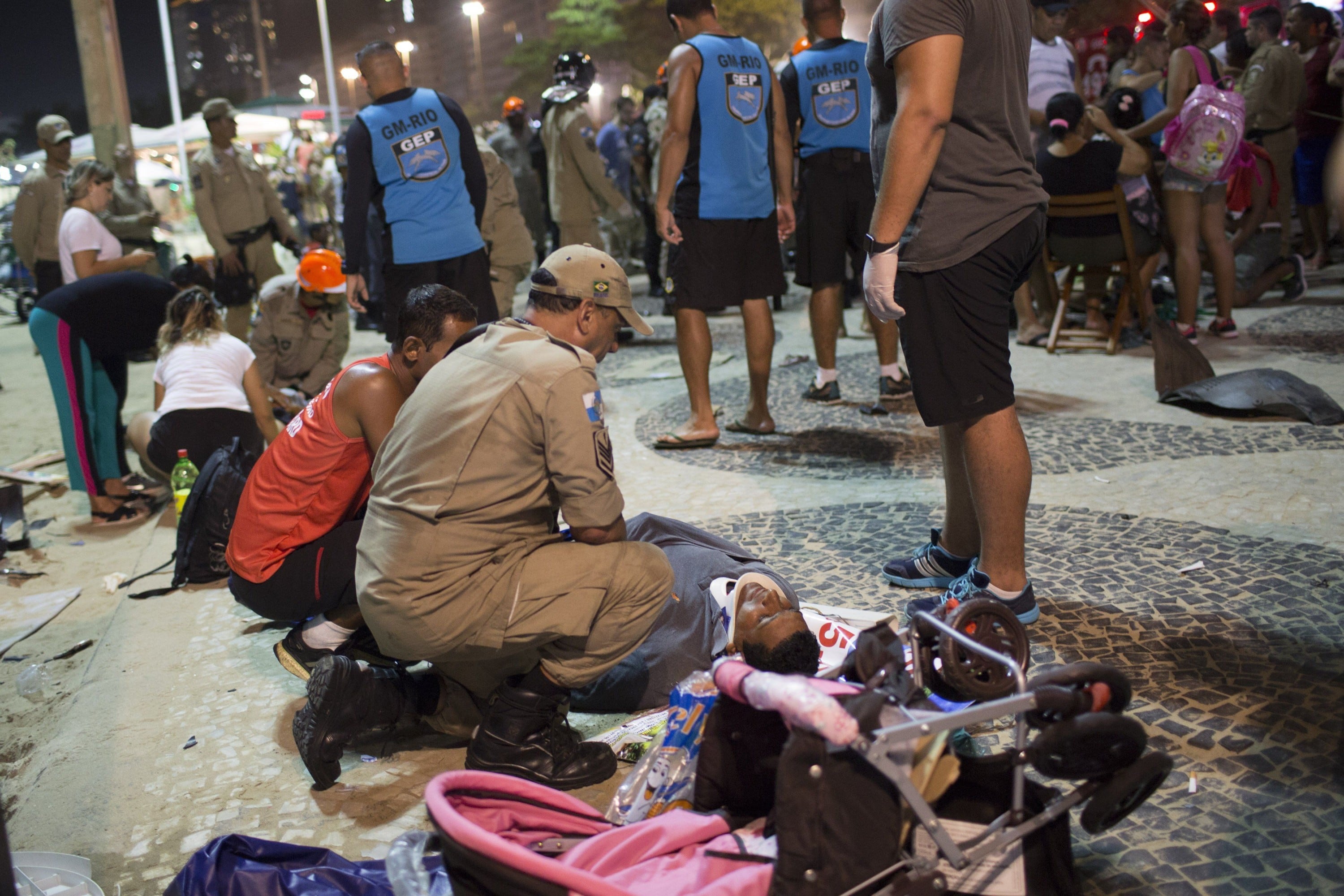 Un bebé muerto y más de una docena de heridos deja atropello en playa de Copacabana. (Fotos: AFP/EFE/AP)