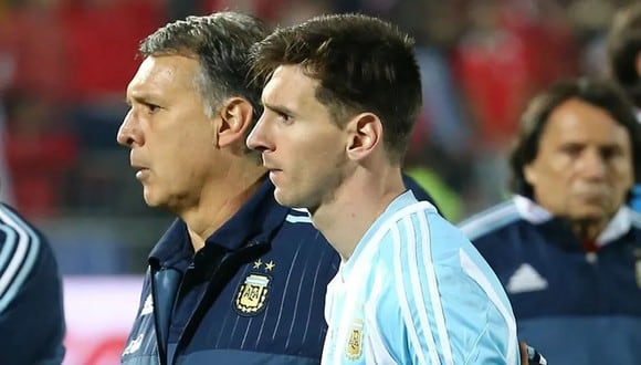 Gerardo Martino sabe que Lionel Messi es uno de los hombres más peligrosos de la ‘Albiceleste’. Foto: AFP.