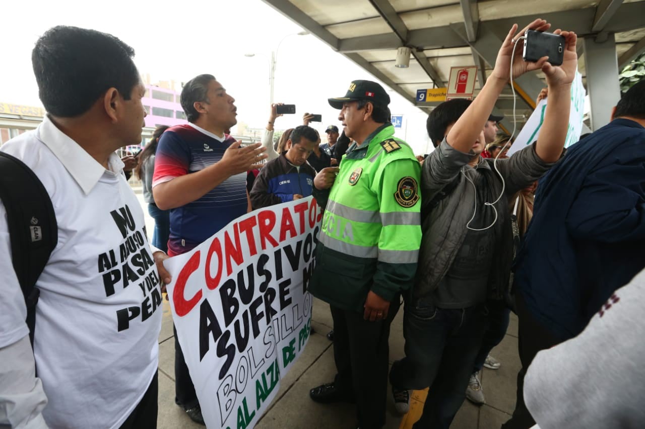 Metropolitano: Usuarios protestan por alza de pasajes que entra en vigencia hoy