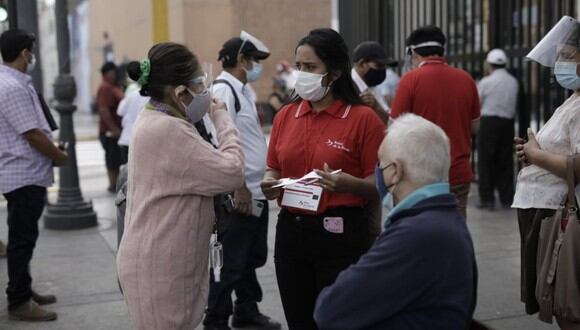 Bono de 600 soles del gobierno serán entregados a familias para afrontar la cuarentena. Foto: Anthony Niño de Guzmán / @photo.gec