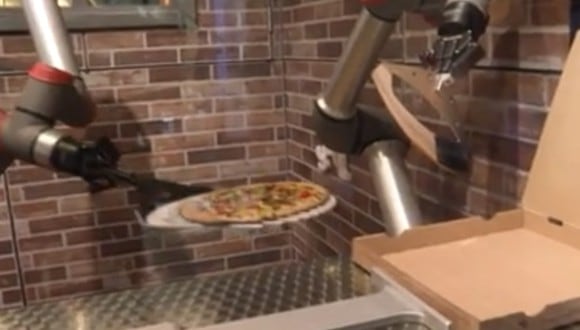 Robot 'pizzaiolo' es una innovación de la empresa emergente francesa Pazzi. (Foto: captura de pantalla | AFP)