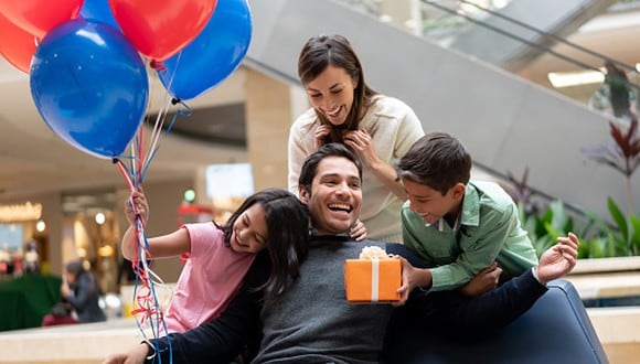 El regalo perfecto para papá lo podrás encontrar en esta lista que armamos para ti. (Foto: Getty Images)