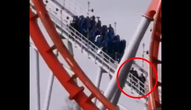Gigantesca montaña rusa falla y deja a decenas de personas suspendidas a más de 30 metros de altura