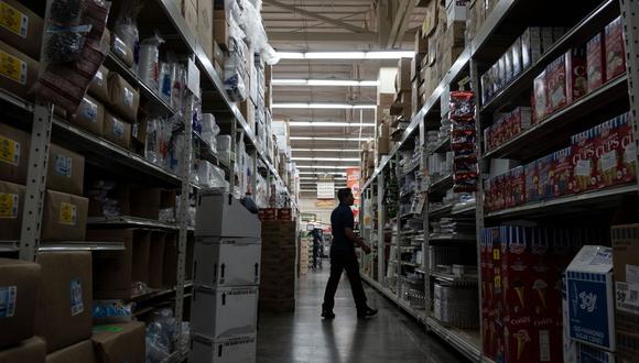 Imagen referencial.- Algunas personas que se encontraban en el supermercado, cuyo techo era de lámina, resultaron con heridas leves, según las autoridades. (Foto:Guillermo Arias / AFP)