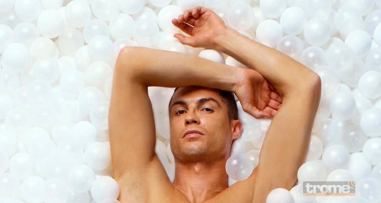 Cristiano Ronaldo se quitó la ropa para promocionar su nueva linea de ropa interior 'CR7 Underware'.