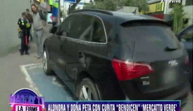 Doña Peta estacionó en zona para discapacitados en el restaurante de Alondra García Miró. (Capturas: Magaly Tv. La firme)