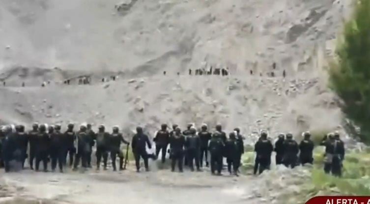 Arequipa: Dos policías y cuatro pobladores detenidos por enfrentamientos
