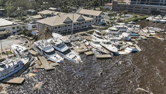 Una foto aérea tomada con un dron muestra los daños causados ​​por el huracán Ian en Fort Myers, Florida. (EFE/EPA/TANNEN MAURY).