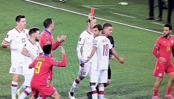 Andorrano fue expulsado en menos de un minuto en duelo ante Polonia. (Captura: beIN Sports)
