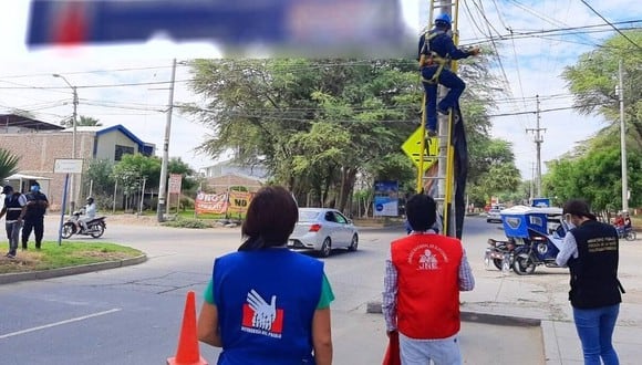 Enel pide a partidos políticos a no colocar banderolas o carteles en postes de luz de alta tensión