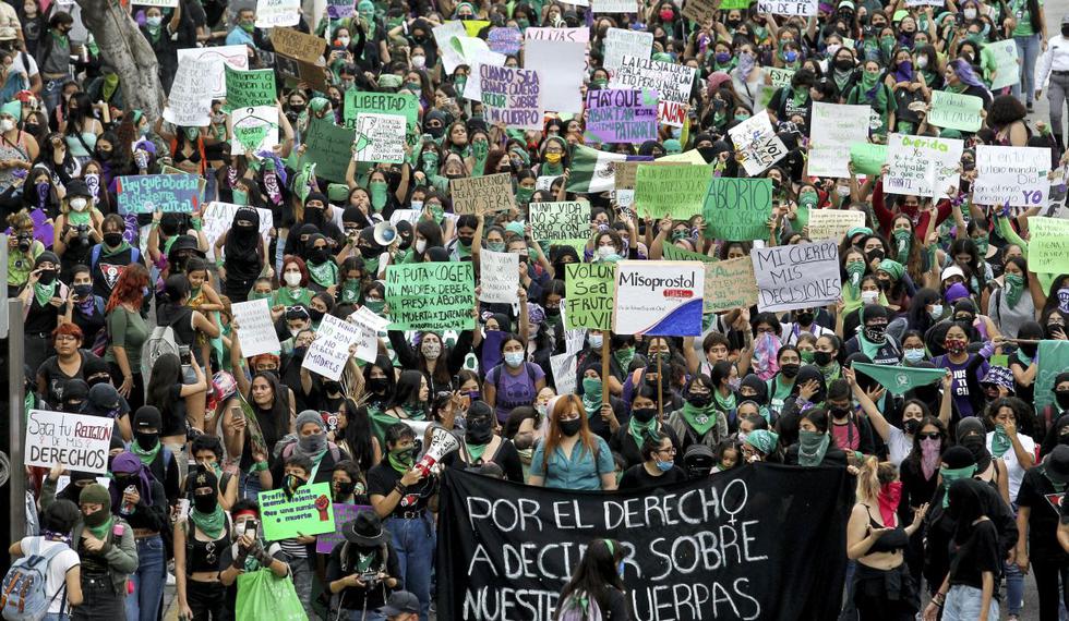 Partidarios de la legalización del aborto participan en una manifestación en el marco del Día Internacional del Aborto Seguro, en Guadalajara, México el 28 de septiembre de 2020. (Foto: ULISES RUIZ / AFP)