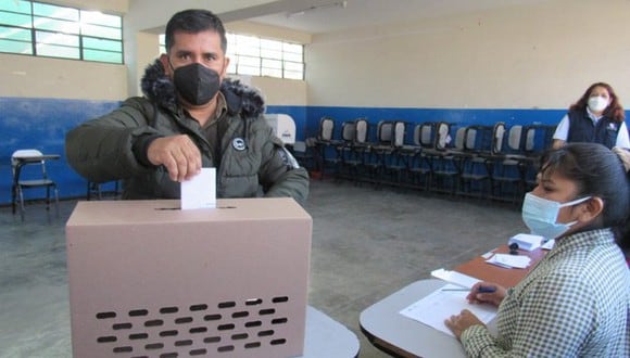 Los ciudadanos tuvieron la opción de elegir el centro de votación más cercano a su domicilio a través de una PC, laptop, celular o Telegram. (Foto archivo referencial ONPE)