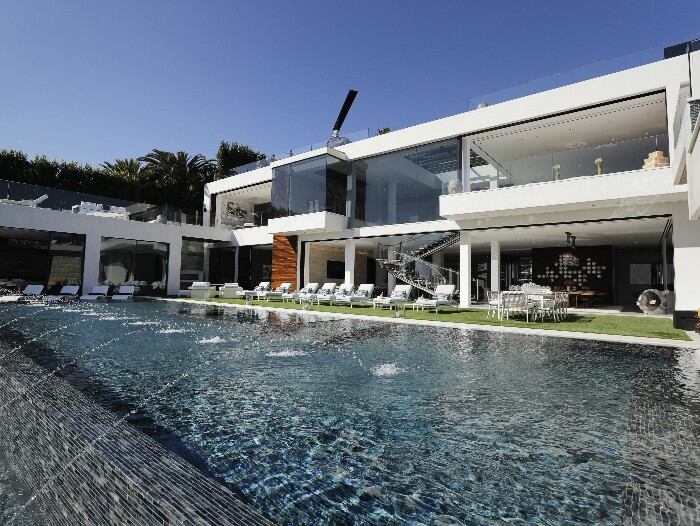 La lujosa casa se encuentra en el exclusivo barrio de Bel-Air, en Los Ángeles.