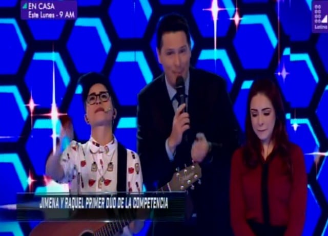Jimena y Raquel conquistaron al público y al jurado con los temas 'Chiquitita' y 'Eres sirena'.  (Fotos: Captura de pantalla Latina)