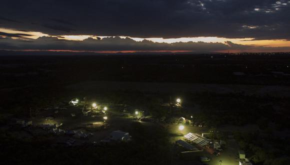 Vista aérea del área donde soldados y personal de rescate intentan llegar a 10 mineros atrapados en una mina de carbón inundada luego de un deslizamiento de tierra desde el 3 de agosto, en la comunidad de Agujita, Municipio de Sabinas, Estado de Coahuila, México, el 14 de agosto de 2022.  (Foto de Pedro PARDO / AFP)