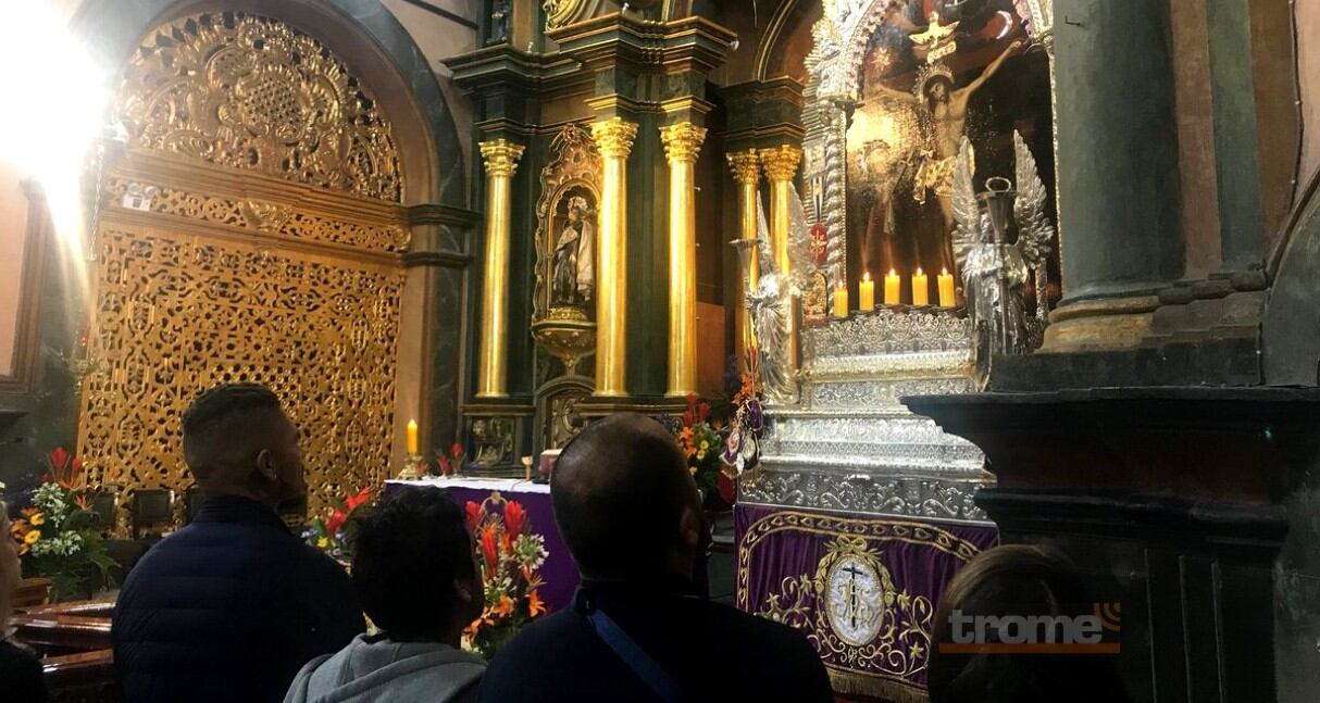Paolo Guerrero se acercó hasta las Nazarenas para visitar al Señor de los Milagros.