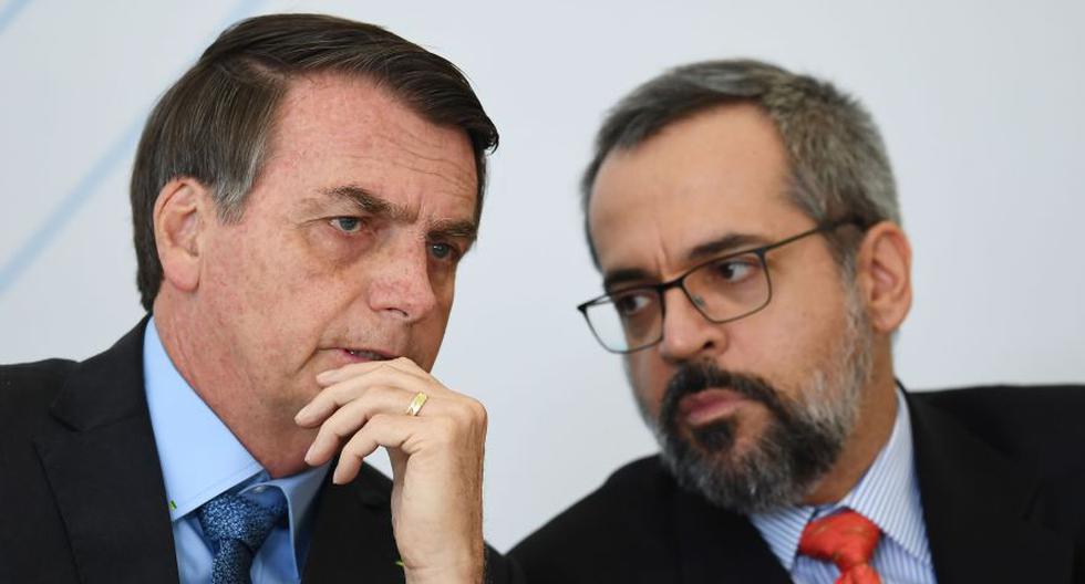Multan al ministro de Educación de Brasil por transitar por la calle sin mascarilla. (AFP / EVARISTO SA).