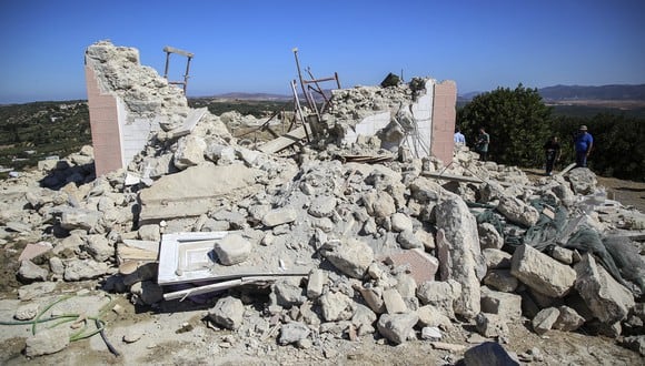 Después del principal terremoto, el Observatorio de Atenas registró más de treinta réplicas en cinco horas, la más importante de ellas de magnitud 4,6. (Foto: Costas Metaxakis / AFP)